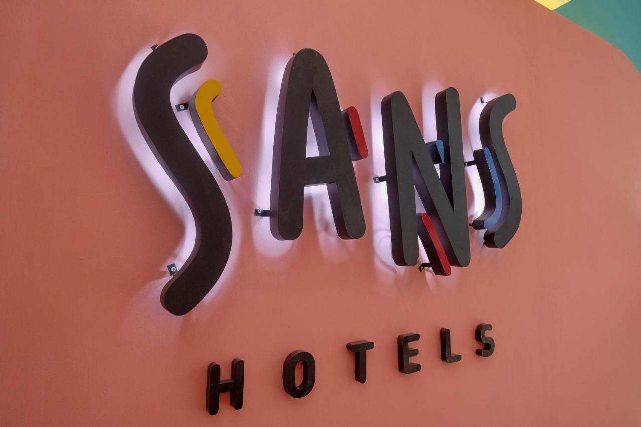 Sans Hotel Tiga Putri Semarang By Reddoorz エクステリア 写真